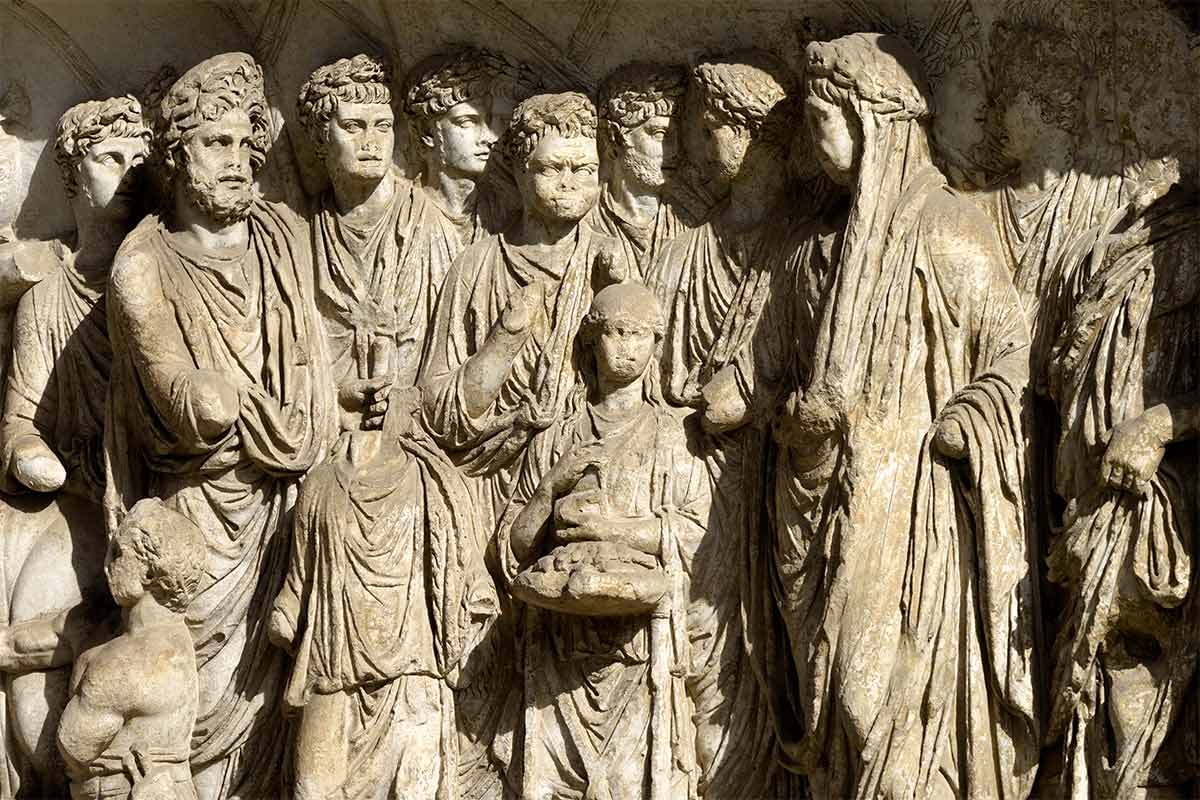 ancient roman sculpture made from marble depicts a group of adults and children wearing traditional roman clothing 