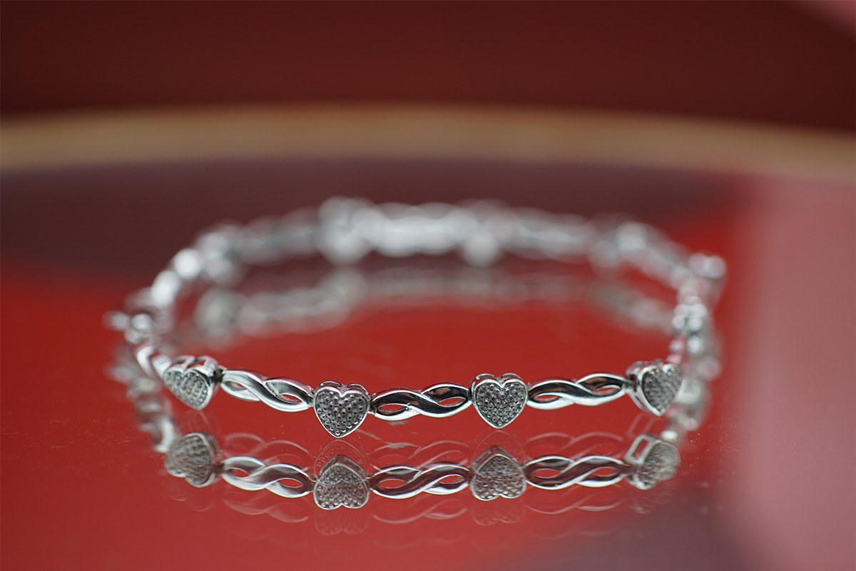 A silver dainty vintage style bracelet with hearts