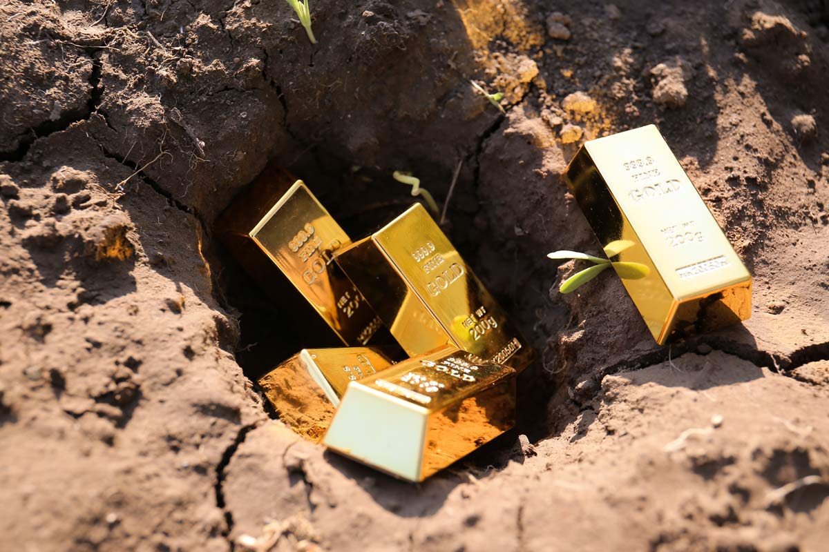  Gold bars being found out of a dirt hole 