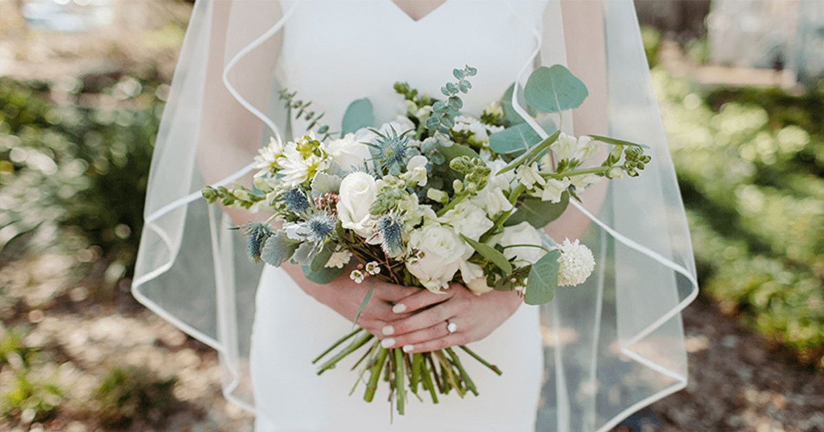 bride holding bouquet