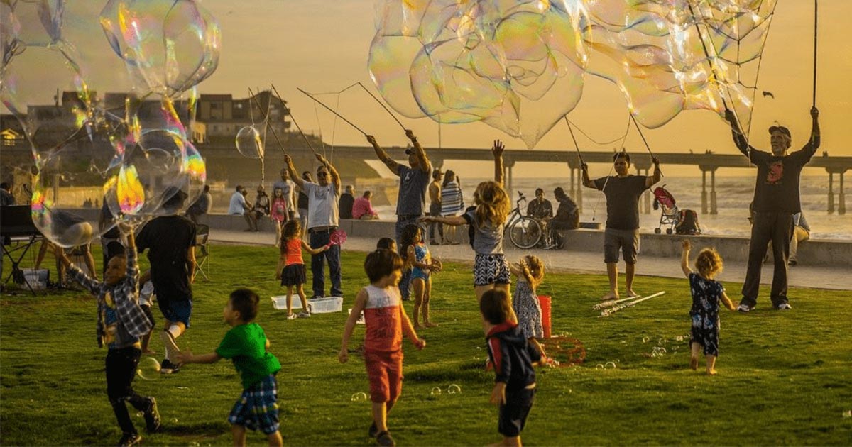 kids playing bubbles