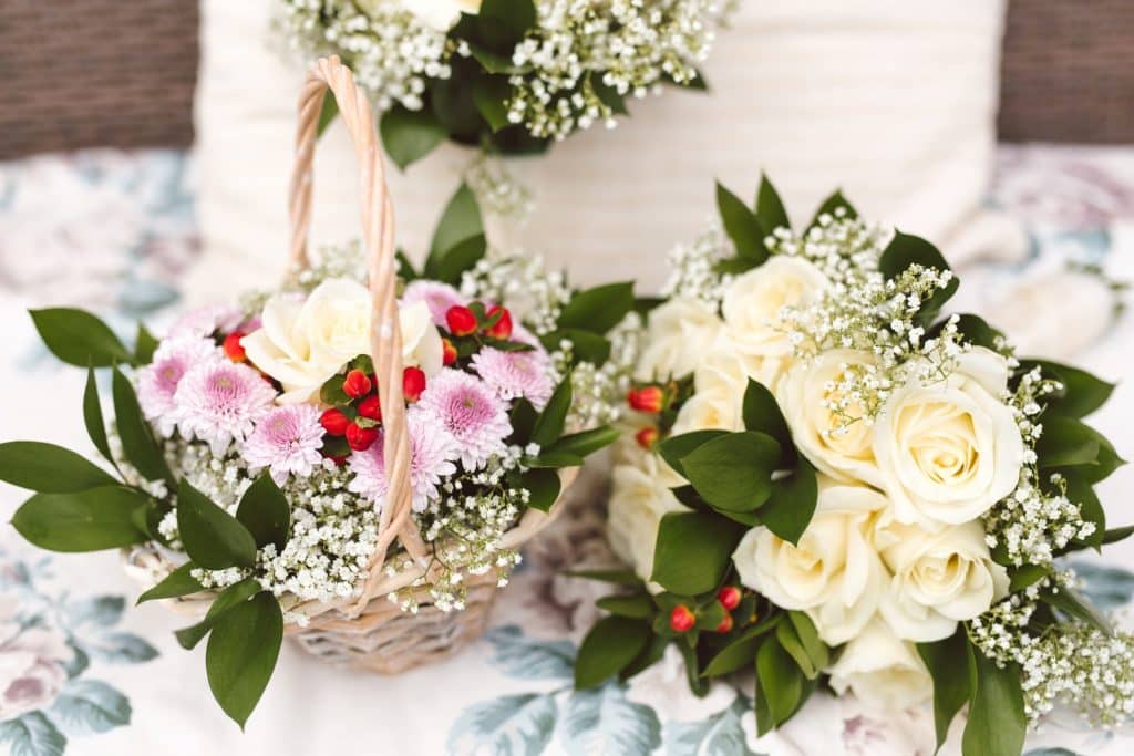 9 Best Wedding Ceremony Flowers with a Checklist